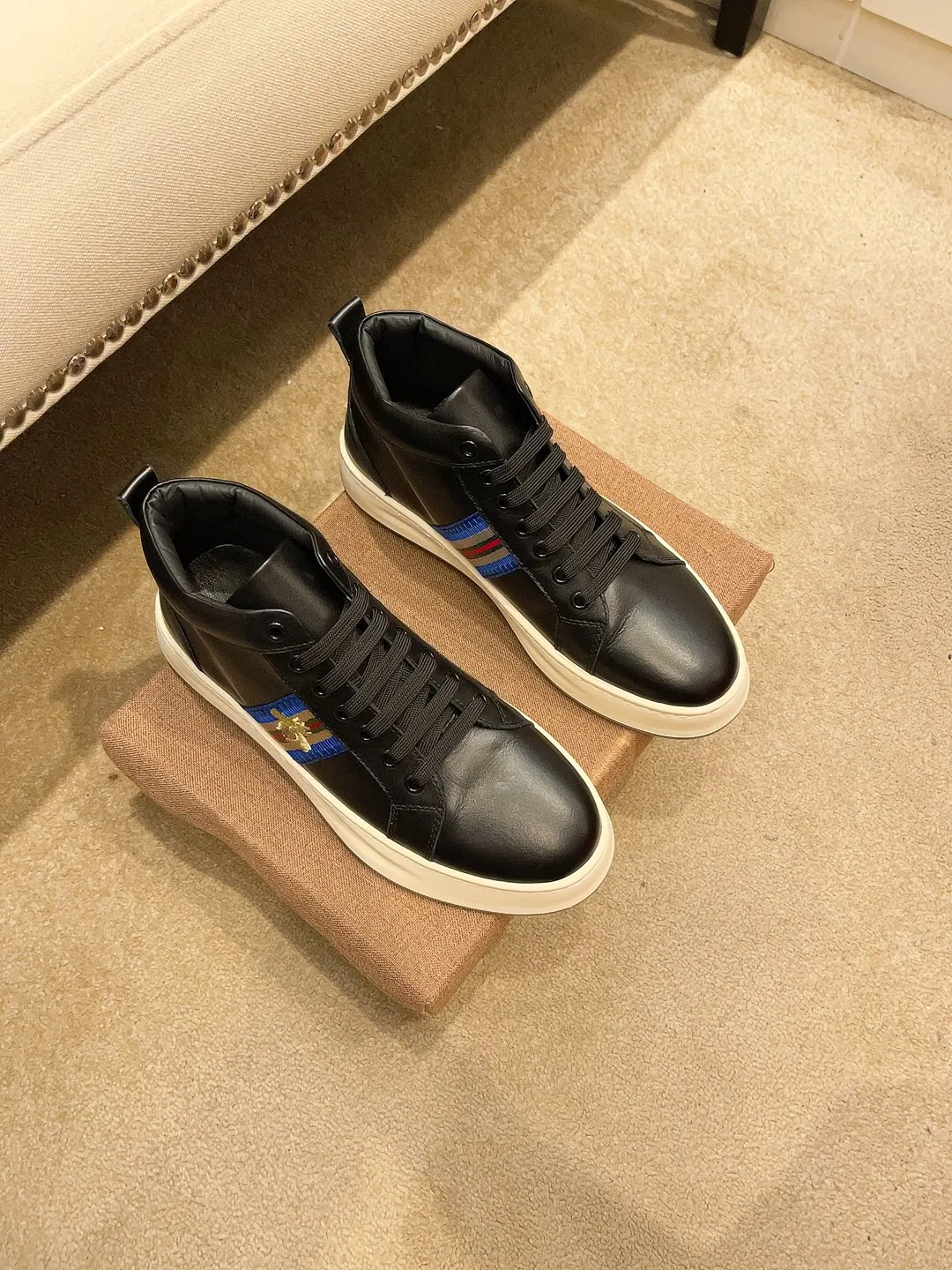 Factory price 440 [Gucci] Gucci's latest high-top casual Korean-style men's shoes, brand new autumn and winter design, perfect workmanship, cabinet quality, upper: cowhide material, leather lining; soft and comfortable, rubber outsole ultra-light, wear-resistant, simple, versatile fashion men's shoes, color optional, size 38--44